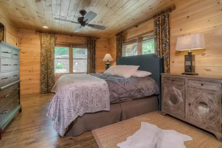 Room 4 of 22