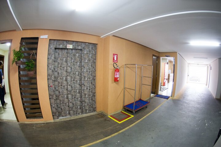 Ballroom/Hall 28 of 34