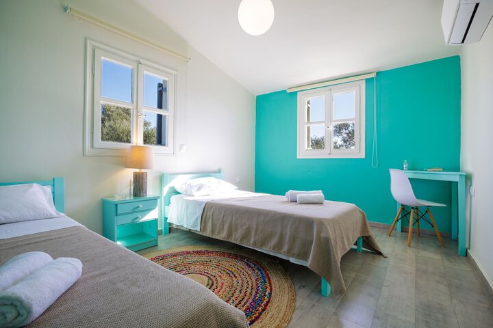 Room 2 of 44