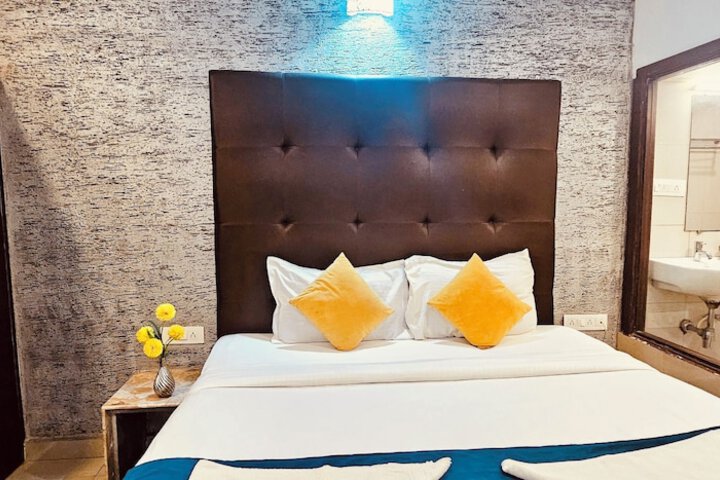 Room 3 of 43