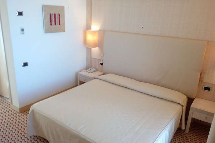 Room 3 of 28