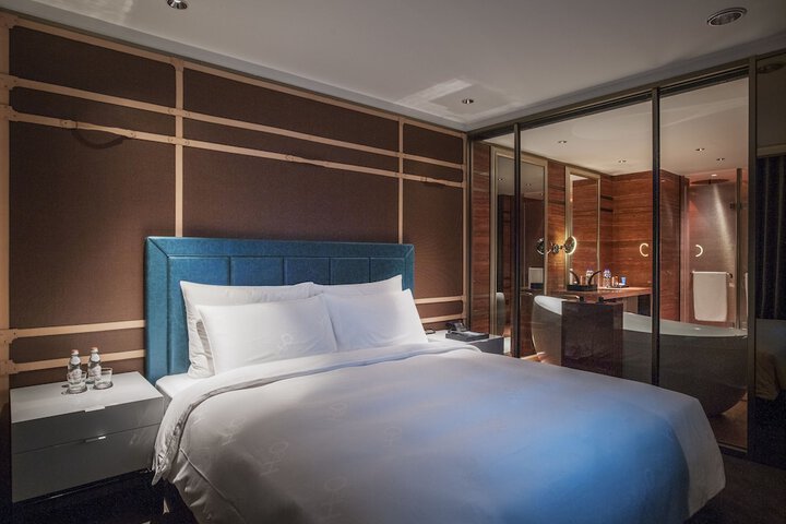 Room 15 of 49