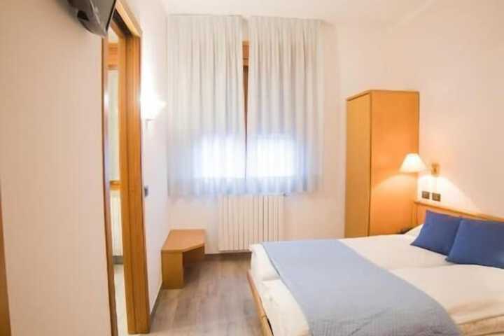 Room 5 of 49