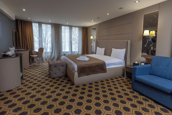 Room 8 of 14