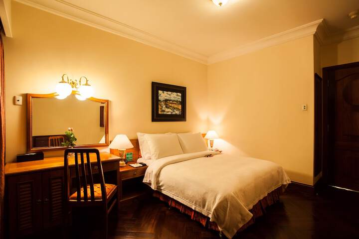 Room 13 of 193
