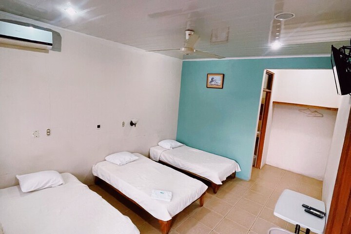 Room 6 of 11