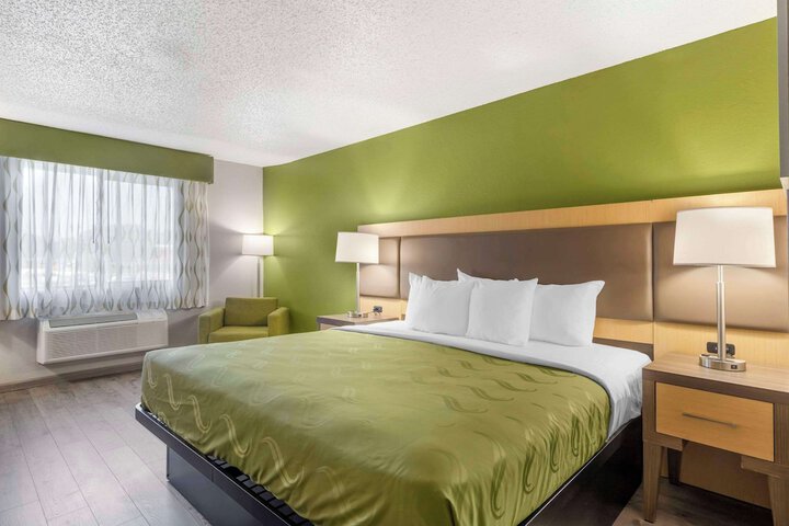 1 King Bed (15 of 18)