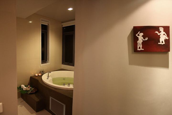 Room 65 of 199