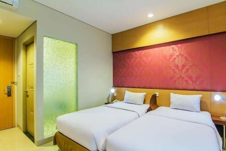 Room 7 of 28