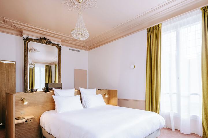 Room 4 of 17
