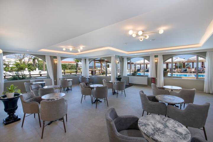 Entrance & Lobby