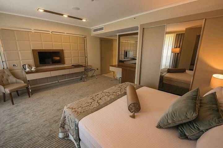 Room 17 of 104