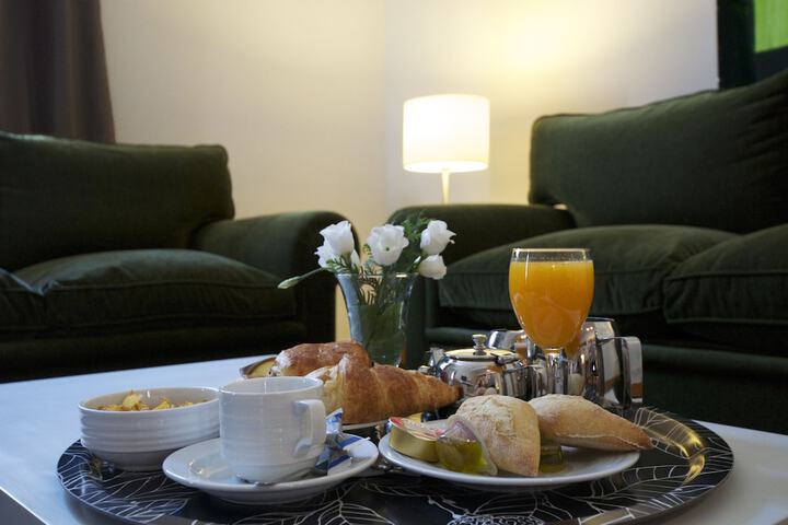 Breakfast/Coffee Service 28 of 32