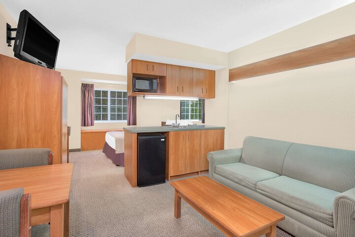 1 Queen Bed (8 of 25)