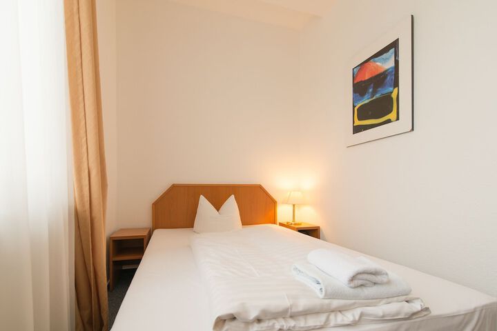 Room 6 of 42