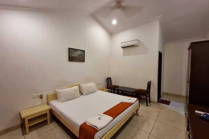 Room 6 of 38