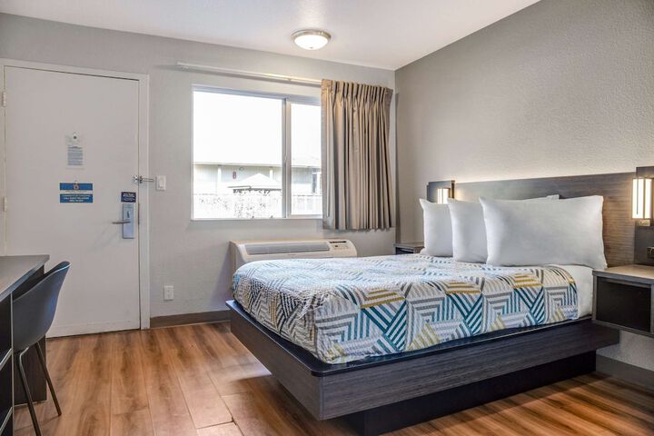 Deluxe Room 1 Double Bed Accessible (12 of 15)
