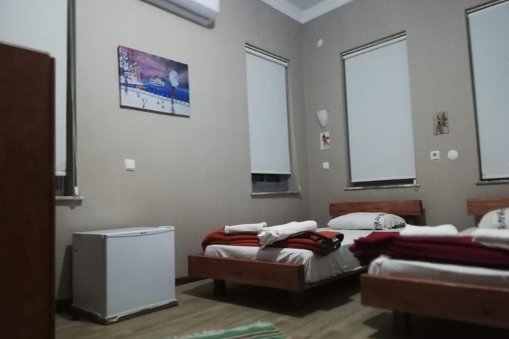 Room 3 of 10