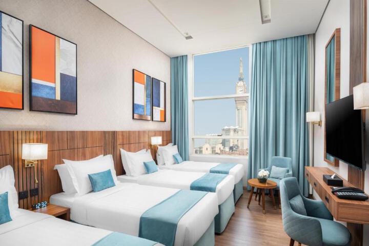 Room 2 of 38