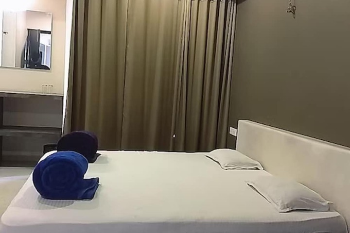 Room 4 of 15