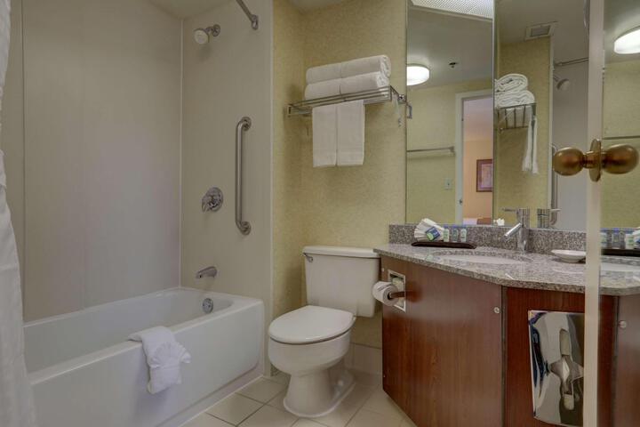 Double Accessible Queen Size Bed (8 of 8)