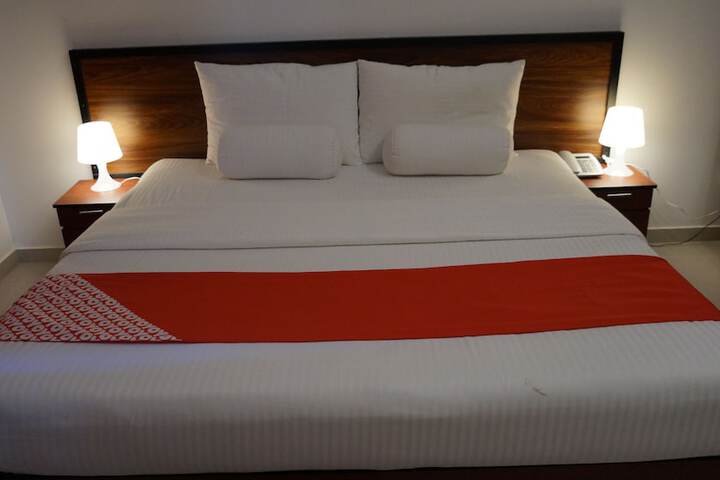 Room 6 of 14