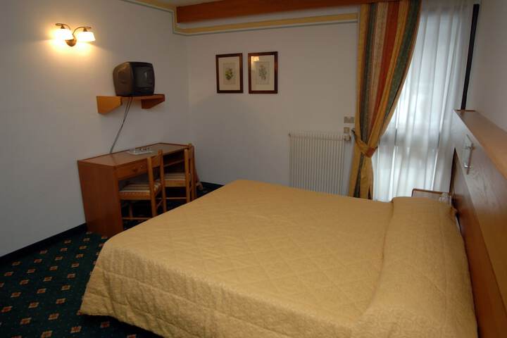 Room 4 of 50
