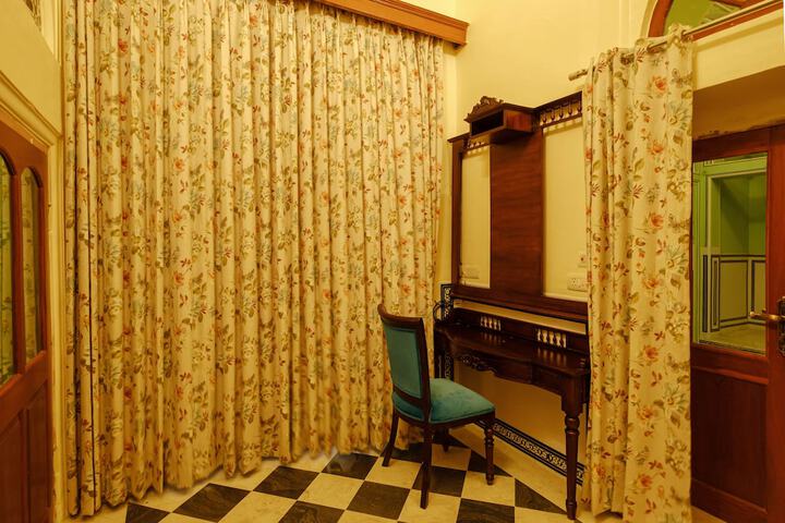 Room 35 of 70