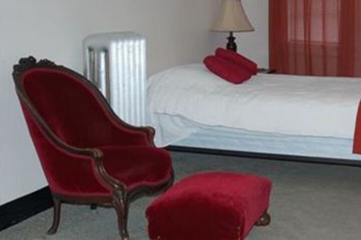 Room 19 of 48