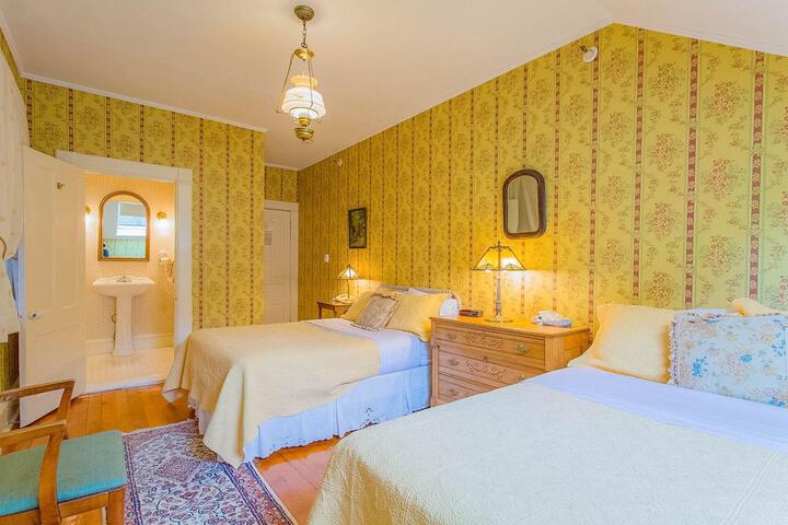 Room 245 of 290