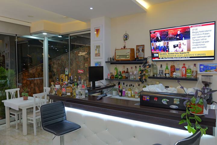 Lounge 102 of 119