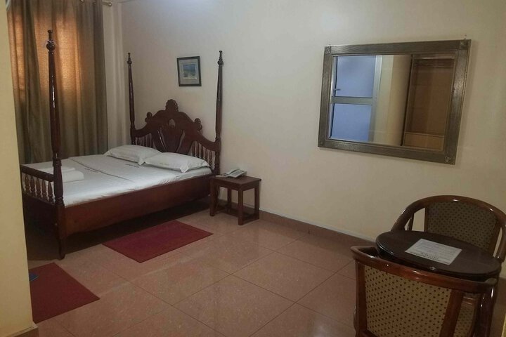 Room 2 of 9