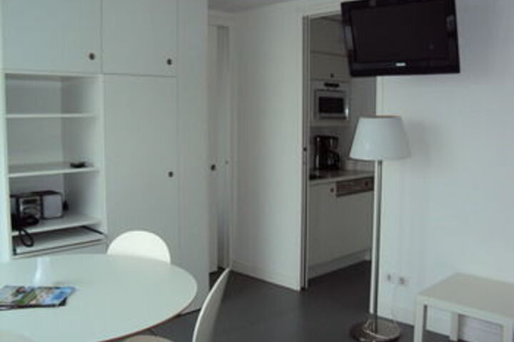 Room 4 of 12