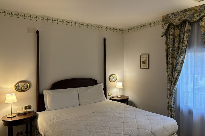 Room 34 of 177