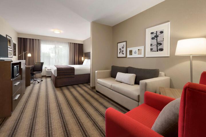 1 King Bed Accessible (3 of 6)