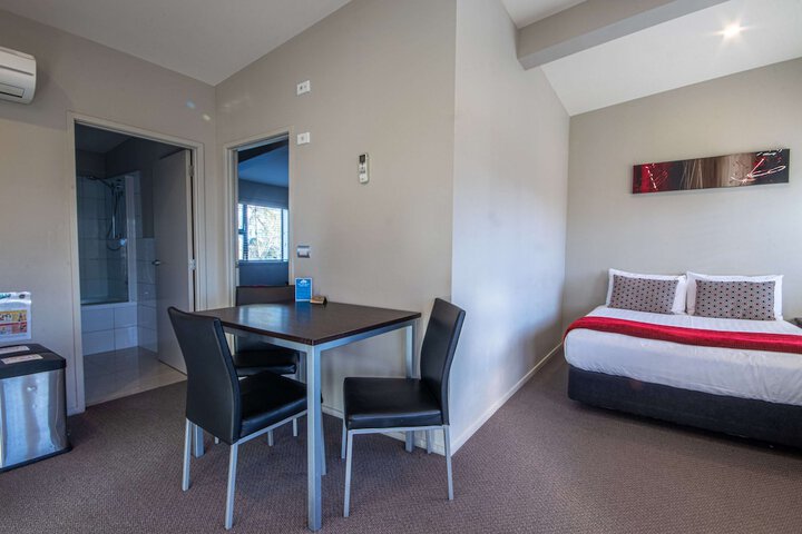 Room 33 of 60