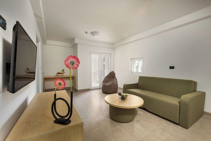 Room 16 of 24