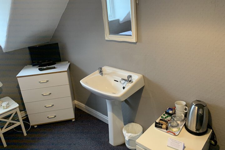 Room 25 of 47