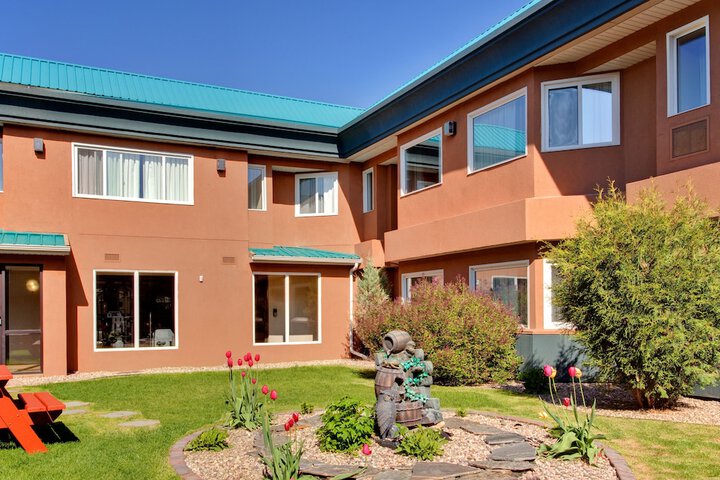 Hotel Exterior 47 of 51