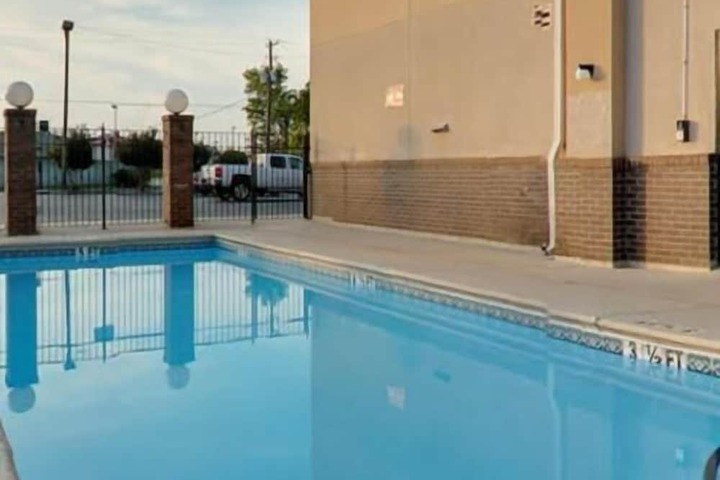 Hotel Pool