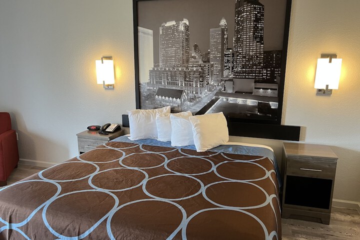 1 King Bed (8 of 19)