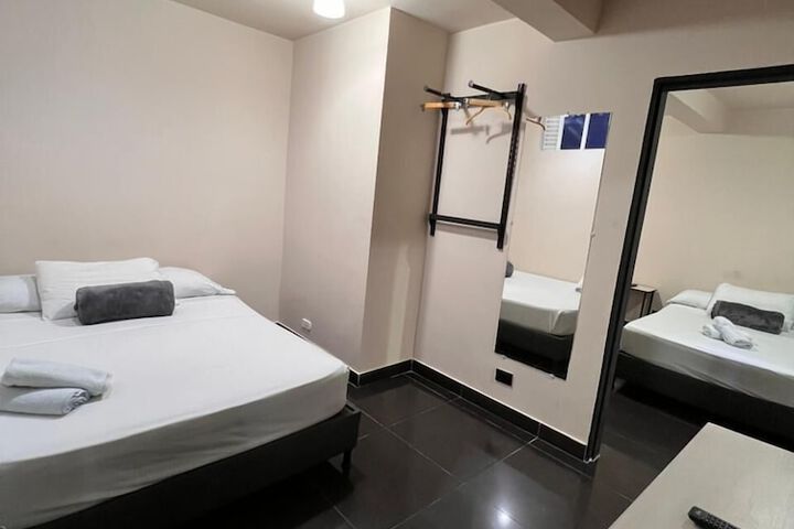 Room 9 of 13