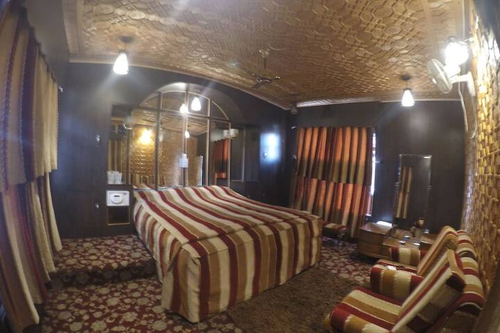 Room 8 of 36