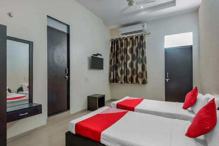 Room 5 of 15