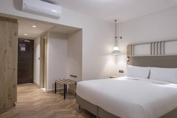 Room 47 of 163