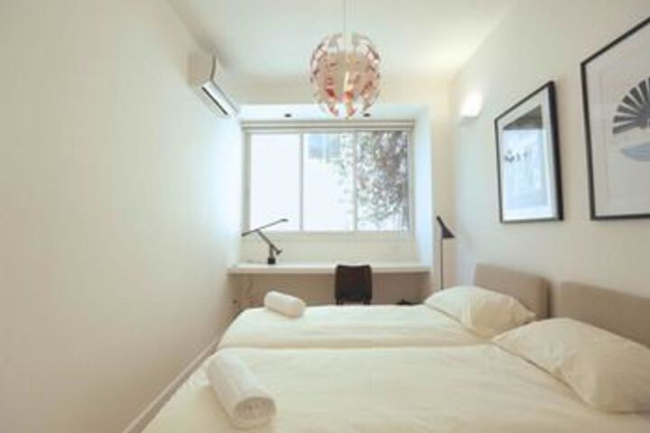 Room 6 of 17