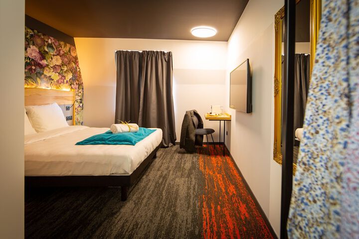 Room 12 of 42