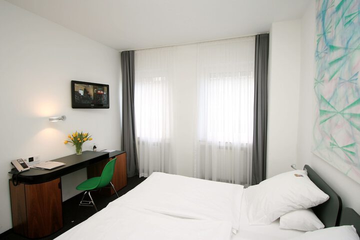 Room 36 of 76