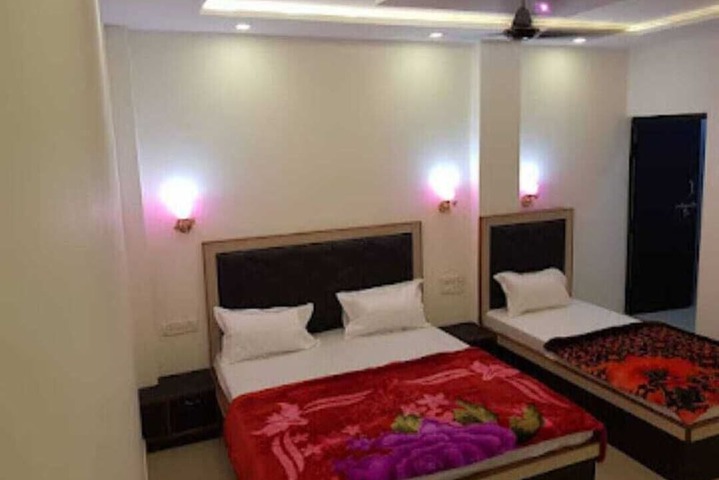 Room 12 of 19
