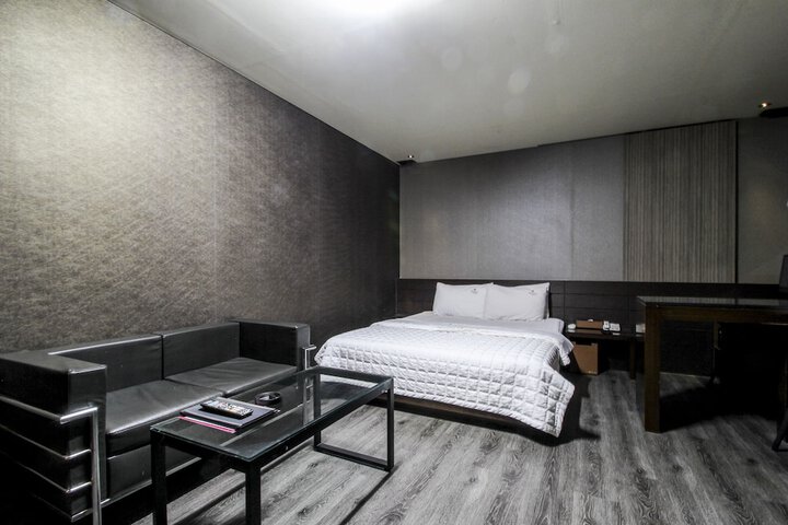 Room 7 of 95